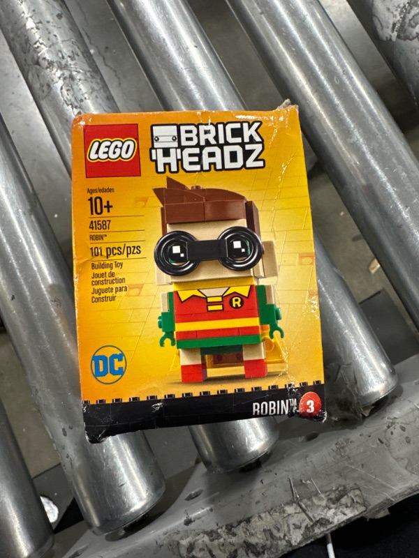 Photo 1 of LEGO BrickHeadz - Robin
