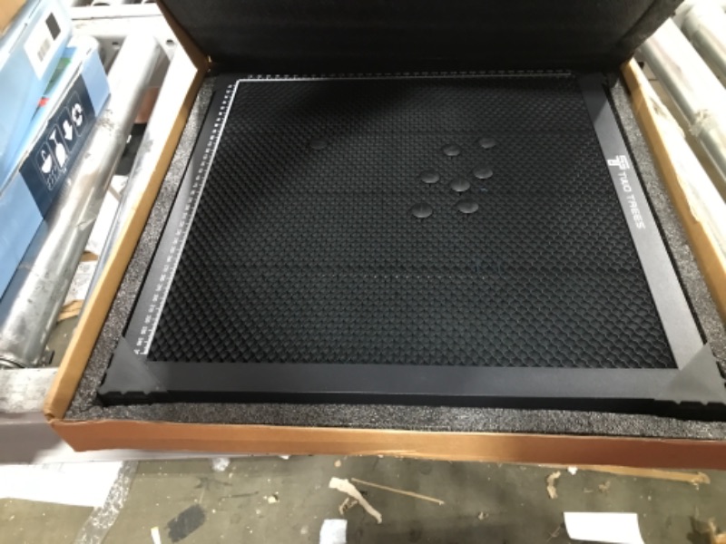 Photo 2 of 400 * 400mm Honeycomb Laser Bed Honeycomb Working Table Laser Honeycomb for CO2 or Laser Engraver Cutting Machine with Aluminum Plate and Engraving Materials with engraving material(B) 400*400mm  