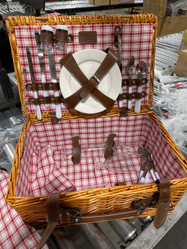 Photo 2 of 4 PERSON PICNIC BASKET 