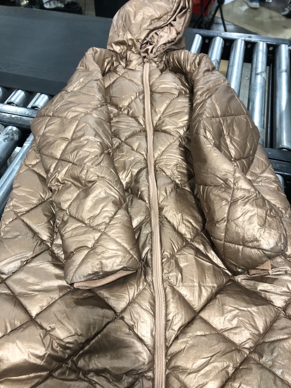 Photo 2 of Amazon Essentials Women's Heavyweight Diamond Quilted Knee Length Puffer Coat Large Metallic Taupe