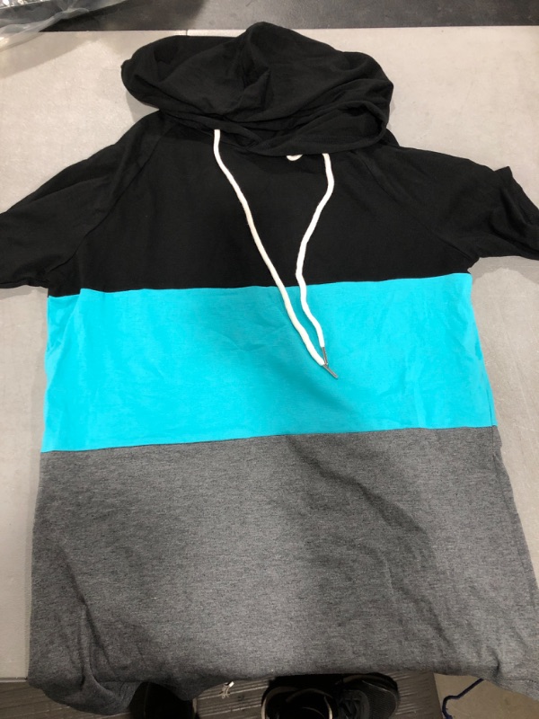 Photo 2 of [Size M] Color Block Notched Neck Tee