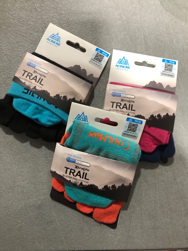 Photo 2 of [Size S] e Socks Five Finger Socks No Show Crew Athletic Socks Lightweight for Men Women Running Trail