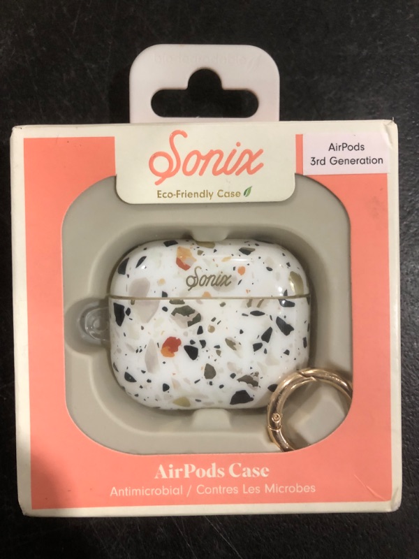 Photo 1 of Airpods Case 