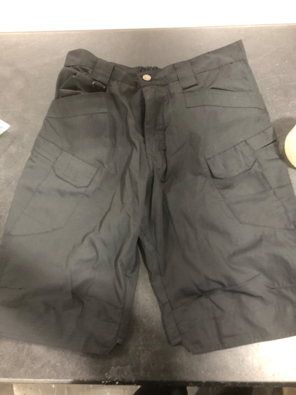 Photo 1 of Black Cargo Short Size L 