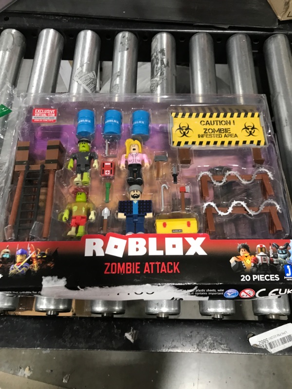 Photo 2 of Roblox Zombie Attack Large Playset