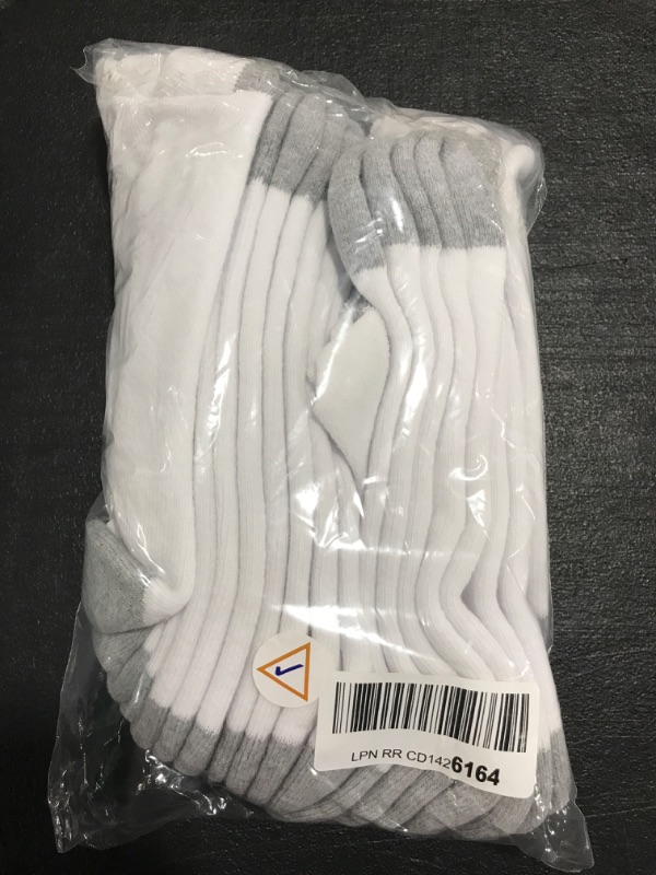 Photo 1 of Amazon Essentials Men's Cotton Cushioned Low Cut Socks, 10 Pairs 10 White 12-16. 