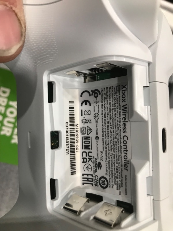 Photo 1 of Microsoft Xbox Series S 512GB Game All-Digital Console + 1 Xbox Wireless1 Controller, White - 1440p Gaming Resolution, 4K Streaming Media Playback, WiFi