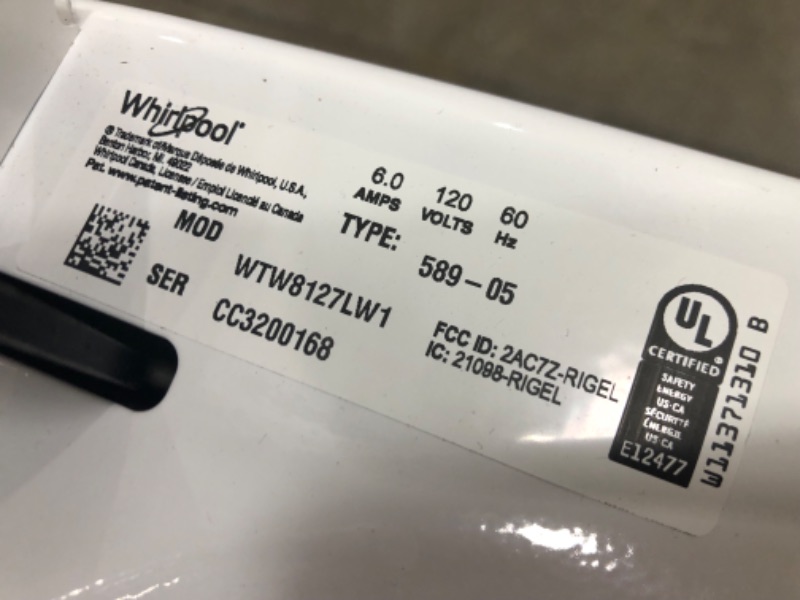 Photo 3 of SCRATCHED Whirlpool - 5.2-5.3 Cu. Ft. Smart Top Load Washer with 2 in 1 Removable Agitator - White
