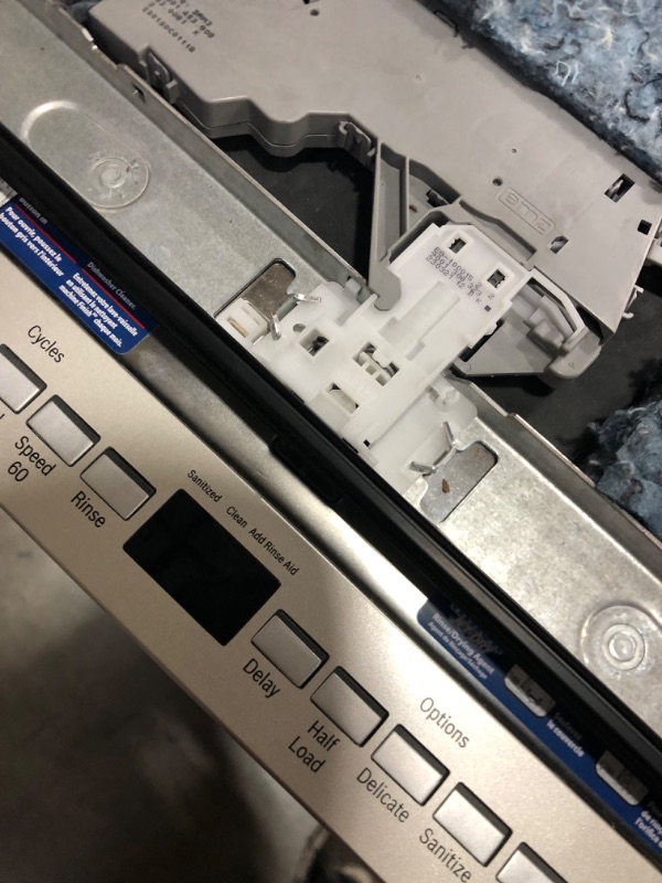 Photo 1 of Bosch 500 Series Top Control 24-in Built-In Dishwasher With Third Rack (Stainless Steel), 44-dBA
