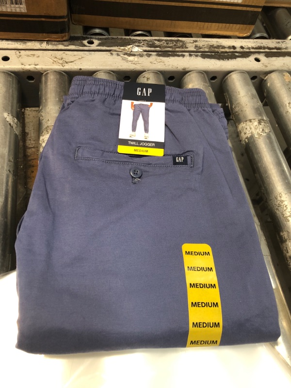 Photo 1 of GAP Men's Elastic Ankle Drawstring Waist Long Pants size medium
