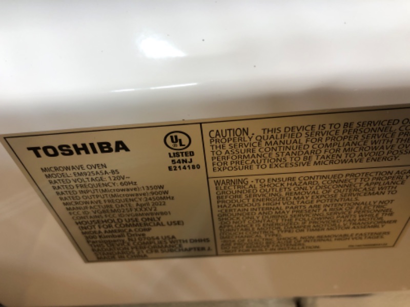 Photo 2 of ***powers on*** TOSHIBA EM925A5A-BS Countertop Microwave Oven, 0.9 Cu Ft With 10.6 Inch Removable Turntable, 900W, 6 Auto Menus, Mute Function & ECO Mode, Child Lock, LED Lighting, Black Stainless Steel
