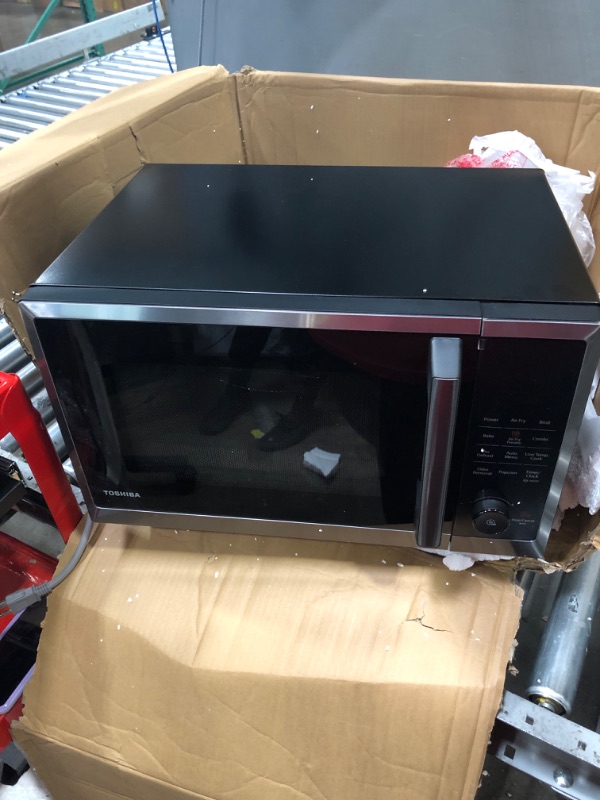 Photo 2 of ****PARTS ONLY NON FUNCTIONING***

TOSHIBA ML2-EC10SA(BS) 8-in-1 Countertop Microwave with Air Fryer Microwave Combo, Convection, Broil, Odor removal, Mute Function, 12.4" Position Memory Turntable with 1.0 Cu.ft, Black stainless steel Air Fry-1.0 Cu.Ft.