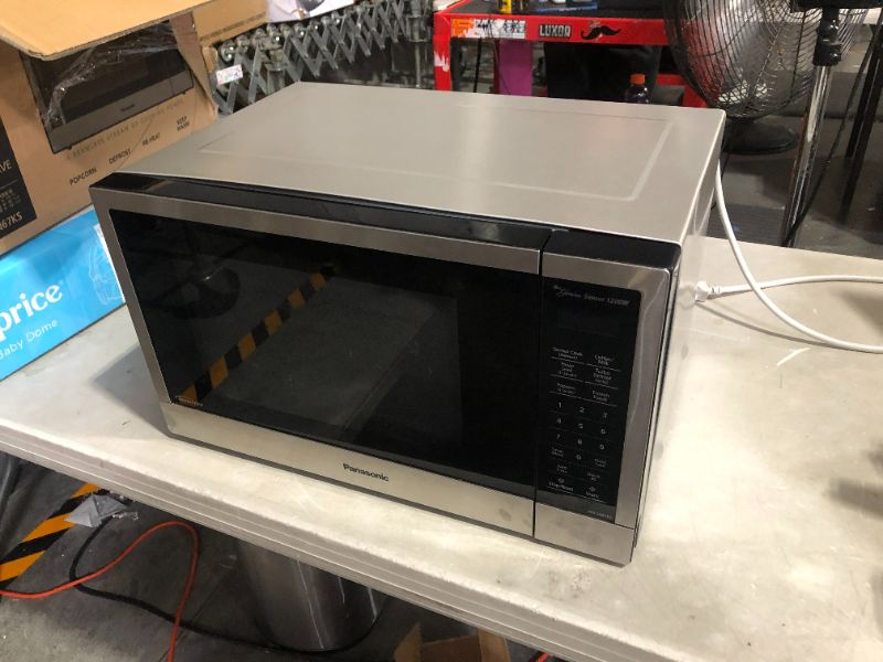 Photo 2 of ***UNTESTED - SEE NOTES***
Panasonic NN-SN67K Microwave Oven, 1.2 cu.ft, Stainless Steel
