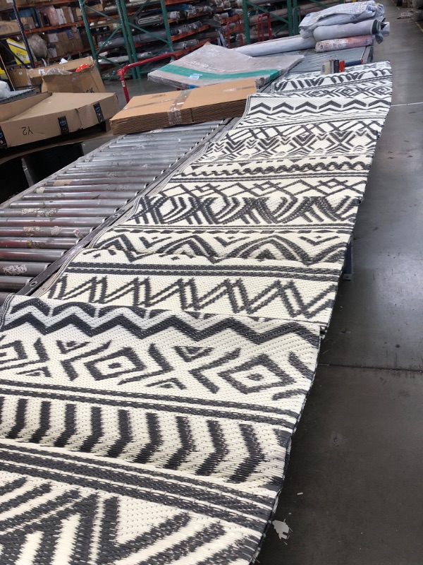 Photo 1 of 9' x 12' outside rug grey and white patterned 