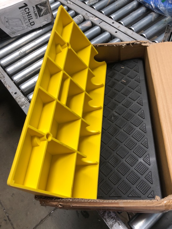 Photo 2 of pyle portable lightweight curb ramps 2 pack heavy duty plastic threshold ramp kit set for driveway, loading dock, sidewalk, car, truck, scooter, bike, motorcycle & wheelchair mobility pcrbdr27