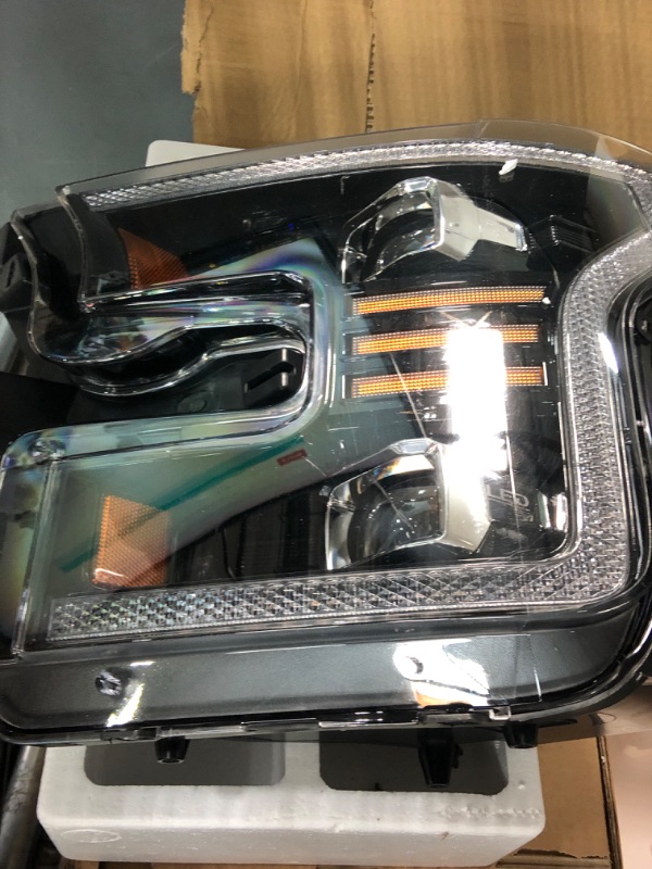 Photo 3 of ***DAMAGED - SEE NOTES***
AlphaRex USA 880163 Nova Series Projector Headlights fits Ford F-150,Clear