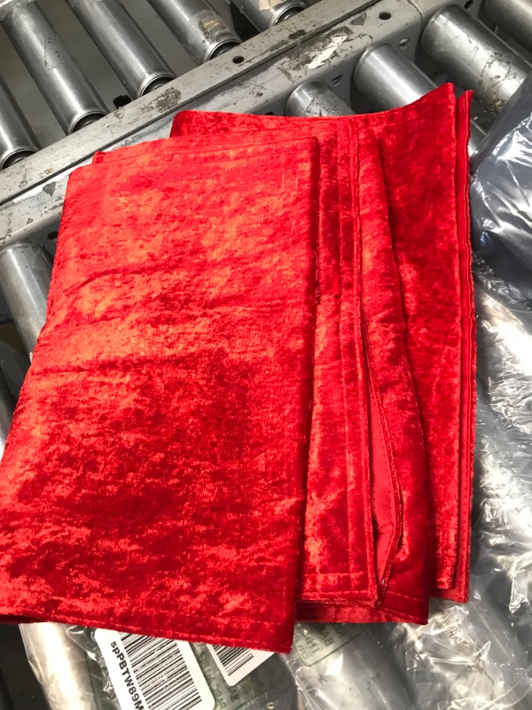 Photo 1 of ***Unbranded red cloth table napkins