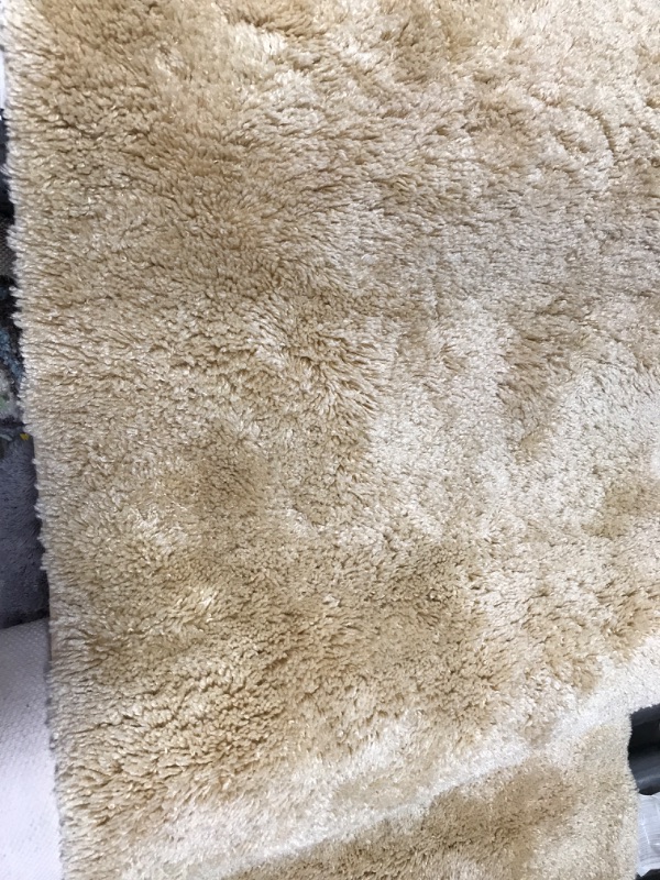 Photo 1 of 20" X 33" YELLOW BATHROOM MAT 