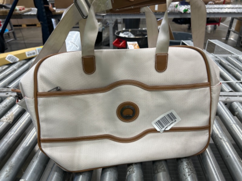 Photo 2 of * item dirty and used * needs top be cleaned *
DELSEY Paris Chatelet 2.0 Weekender Travel Duffle Bag, Angora, One Size