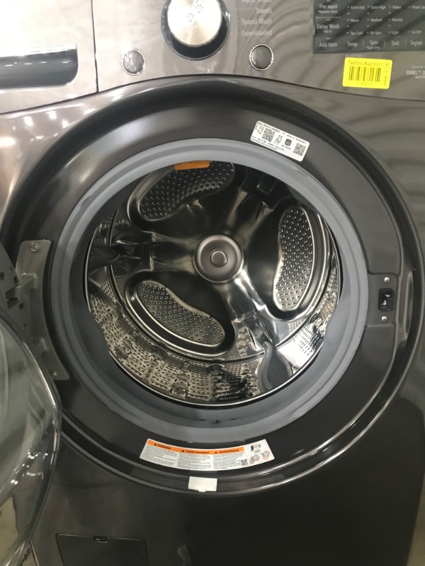 Photo 8 of LG 27 Inch Wide 4.5 Cu. Ft. Energy Star Rated Front Loading Washer with TurboWash
***PARTS ONLY***
Leaking water, has a broken piece. Dented