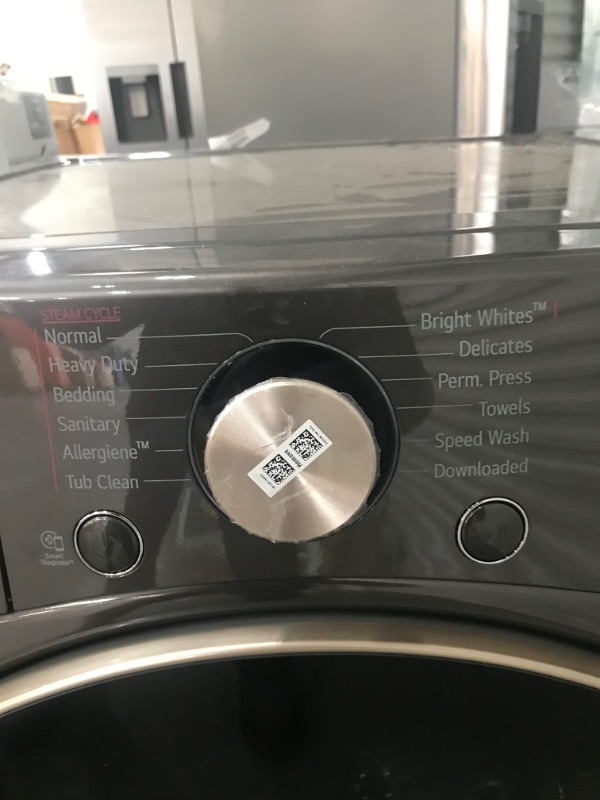 Photo 4 of LG 27 Inch Wide 4.5 Cu. Ft. Energy Star Rated Front Loading Washer with TurboWash
***PARTS ONLY***
Leaking water, has a broken piece. Dented