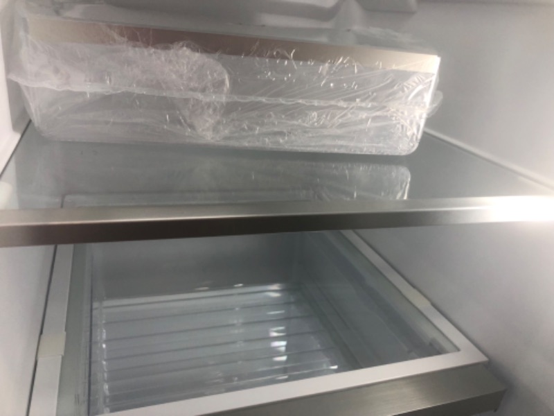 Photo 6 of Frigidaire 25.6-cu ft Side-by-Side Refrigerator with Ice Maker (Fingerprint Resistant Stainless Steel) ENERGY STAR