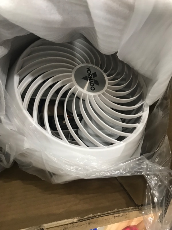 Photo 2 of ** fan only**doesn't work**sold for parts**
Vornado 460 Small Whole Room Air Circulator Fan with 3 Speeds, 460-Small, White 