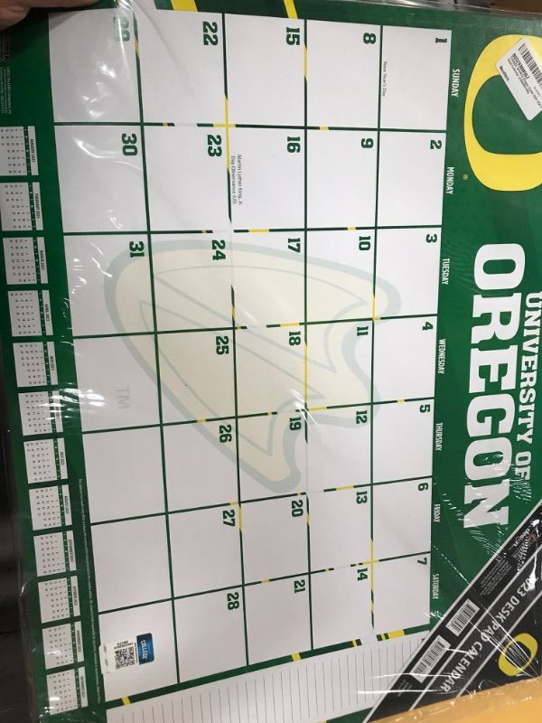 Photo 2 of TURNER SPORTS Oregon Ducks 2023 22X17 Desk Calendar (23998061495)