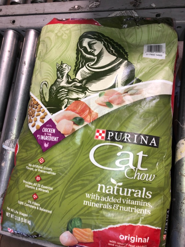 Photo 2 of Purina Cat Chow Naturals With Added Vitamins, Minerals and Nutrients Dry Cat Food, Naturals Original - 13 lb. Bag Chicken & Salmon 13 Pound (Pack of 1)