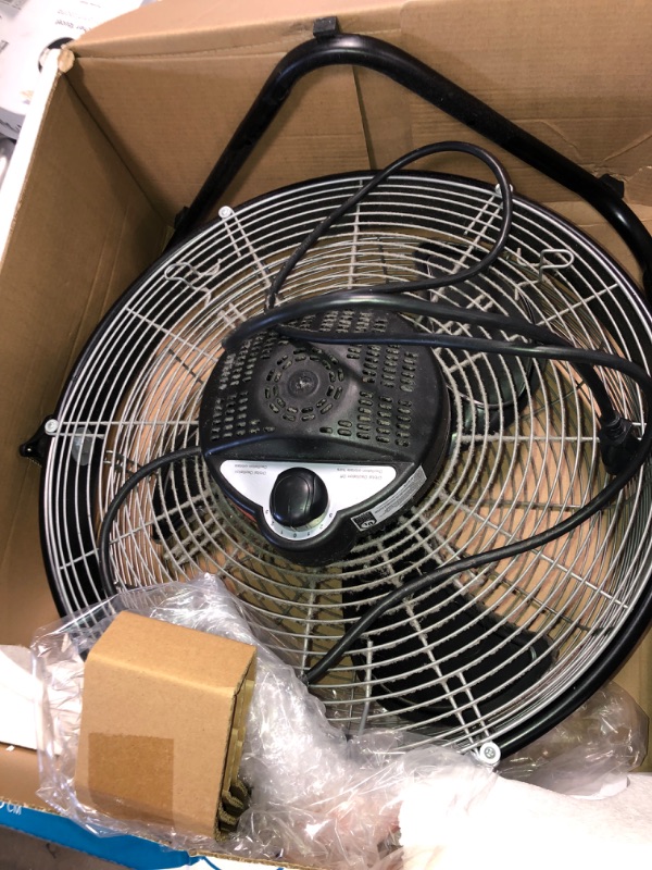 Photo 1 of *NONFUNCTIONAL// PARTS ONLY** Utilitech 18-in 3-Speed Indoor Black Oscillating Floor Fan
