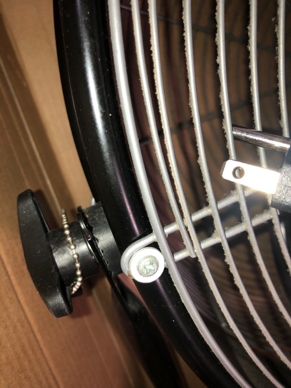 Photo 1 of *NONFUNCTIONAL// PARTS ONLY** Utilitech 18-in 3-Speed Indoor Black Oscillating Floor Fan

