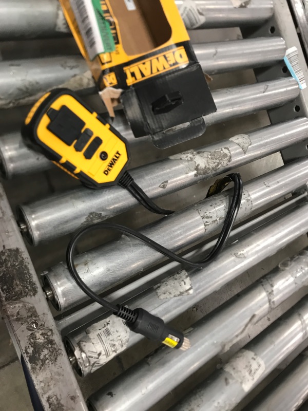 Photo 2 of DeWalt Power Inverter Dxaepi140