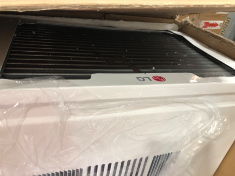 Photo 4 of ***TESTED/ POWERS ON***LG 14,000 BTU Window Air Conditioner
