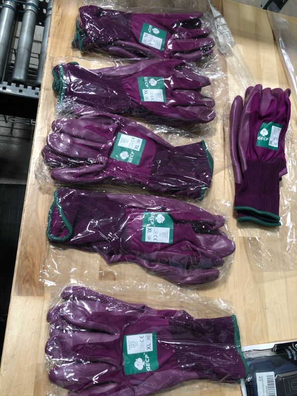 Photo 1 of ***Bundle of purple gloves - 6 pack 