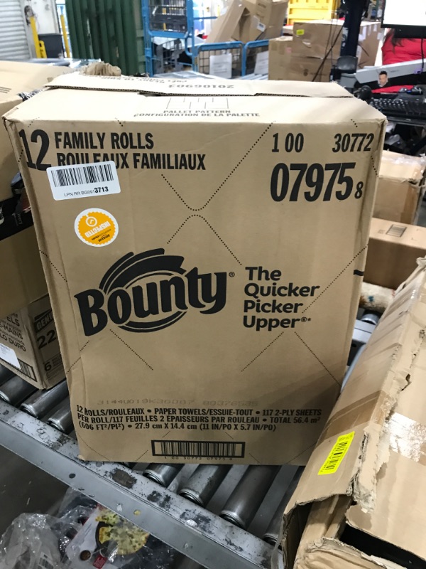 Photo 2 of Bounty Quick-Size Paper Towels, White, 12 Family Rolls = 30 Regular Rolls (Packaging May Vary)
