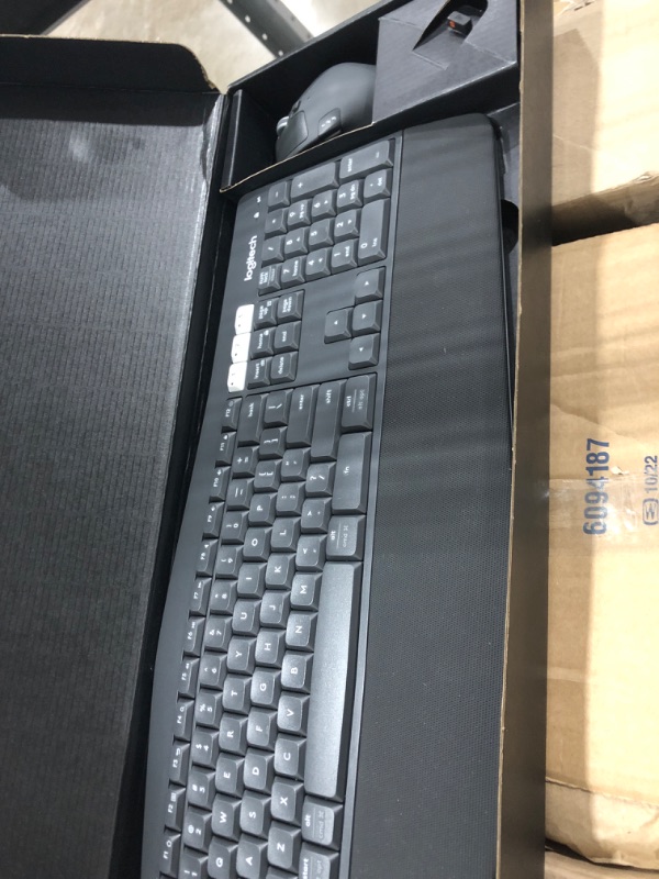 Photo 1 of Logitech MK850 Performance Wireless Keyboard and Mouse Combo