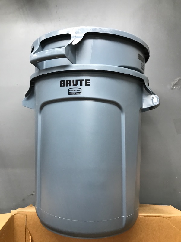 Photo 2 of 2 PACK - Rubbermaid Commercial BRUTE Container, Gray , 15"Diameter, 17" Height 10 Gallon, (FG261000GRAY & FG260900GRAY ) Container 10G Gray