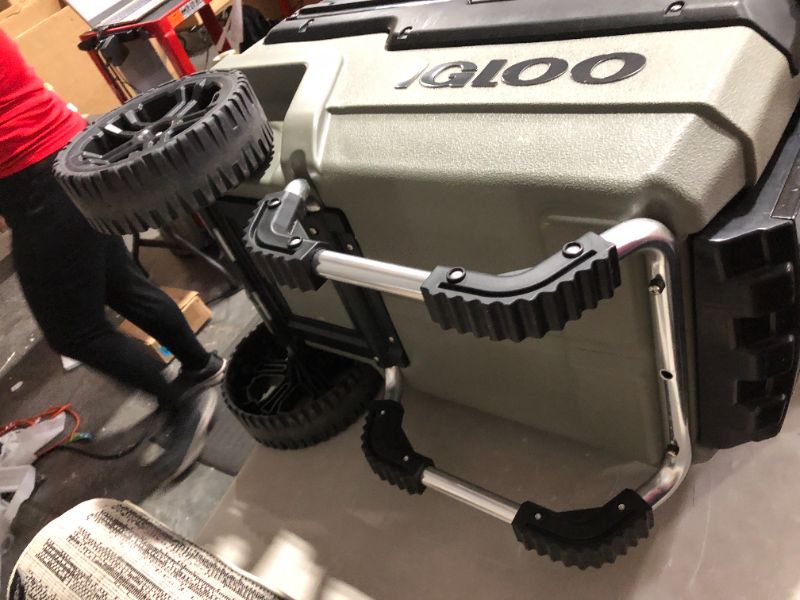 Photo 6 of ***MAJOR DAMAGE - SEE NOTES***
Igloo 70 Qt Premium Trailmate Wheeled Rolling Cooler Olive Green