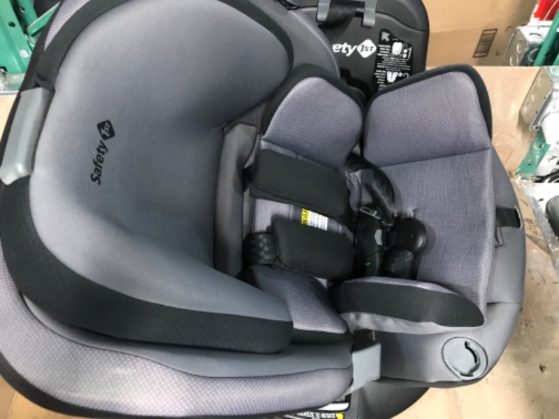 Photo 2 of * cup holder is bent *
Safety 1st Turn and Go 360 DLX Rotating All-in-One Car Seat, GRAY/BLACK