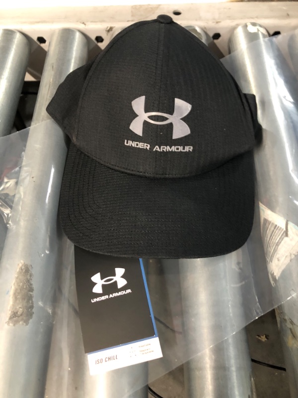 Photo 2 of *USED* Under Armour Men's Iso-chill ArmourVent Fitted Cap Black (001)/Pitch Gray Medium-Large