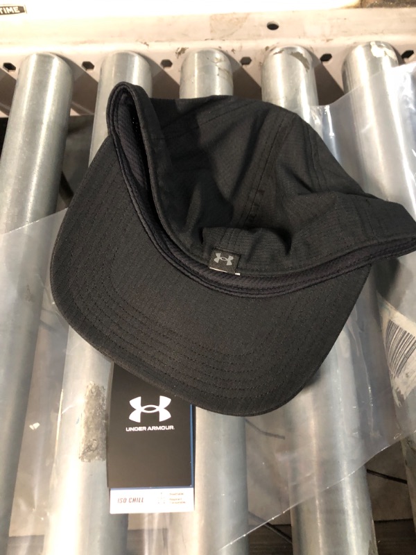 Photo 3 of *USED* Under Armour Men's Iso-chill ArmourVent Fitted Cap Black (001)/Pitch Gray Medium-Large