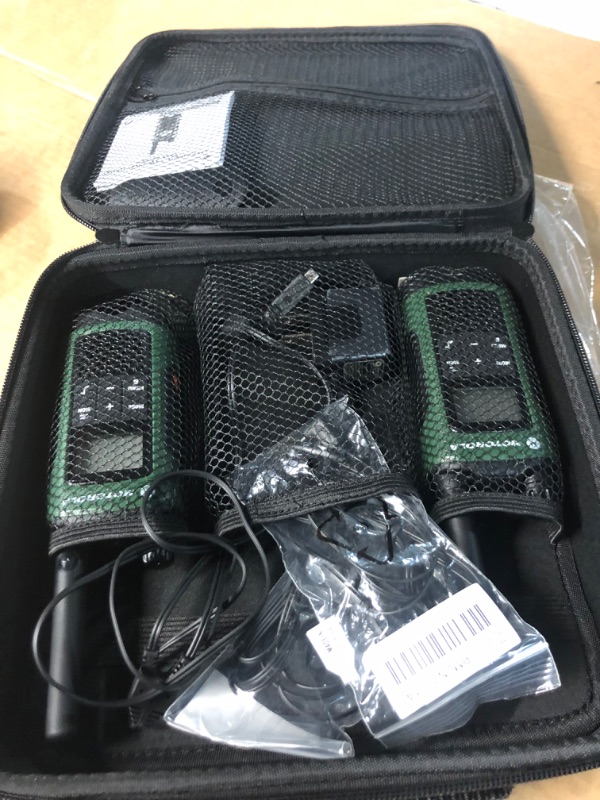 Photo 4 of *USED* Motorola Talkabout T465 Rechargeable Two-Way Radio Bundle (Green)