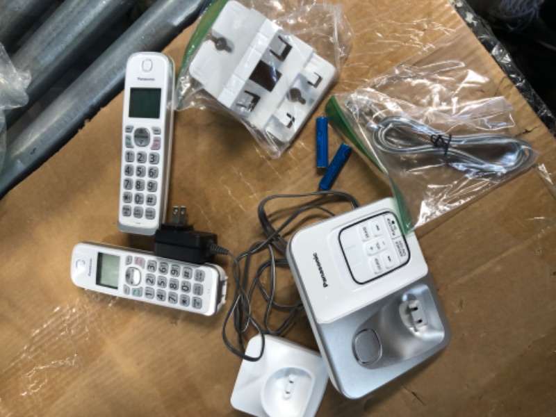 Photo 2 of *USED - SEE NOTES* Panasonic DECT 6.0 Expandable Cordless Phone with Answering Machine and Smart Call Block - 2 Cordless Handsets - KX-TGD632W (White/Silver) 2 Handsets