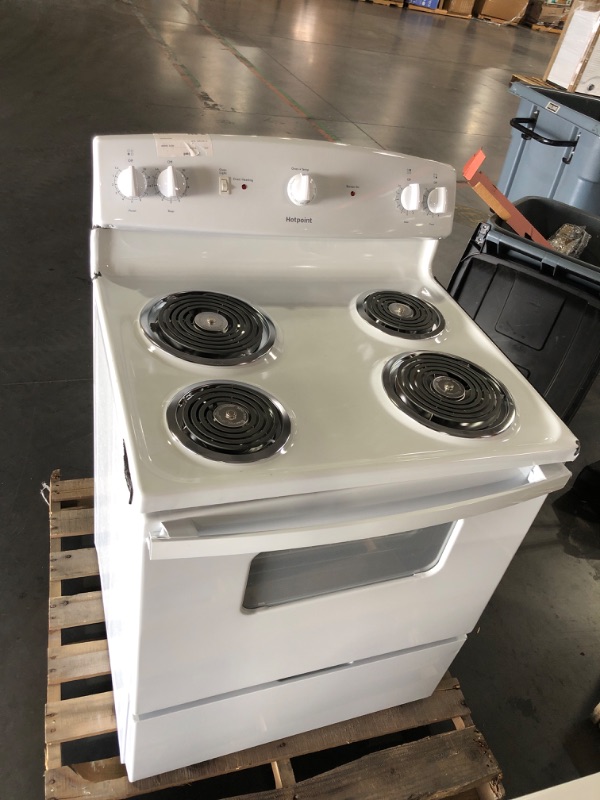 Photo 2 of Hotpoint 30 in. 5.0 cu. ft. Electric Range in White