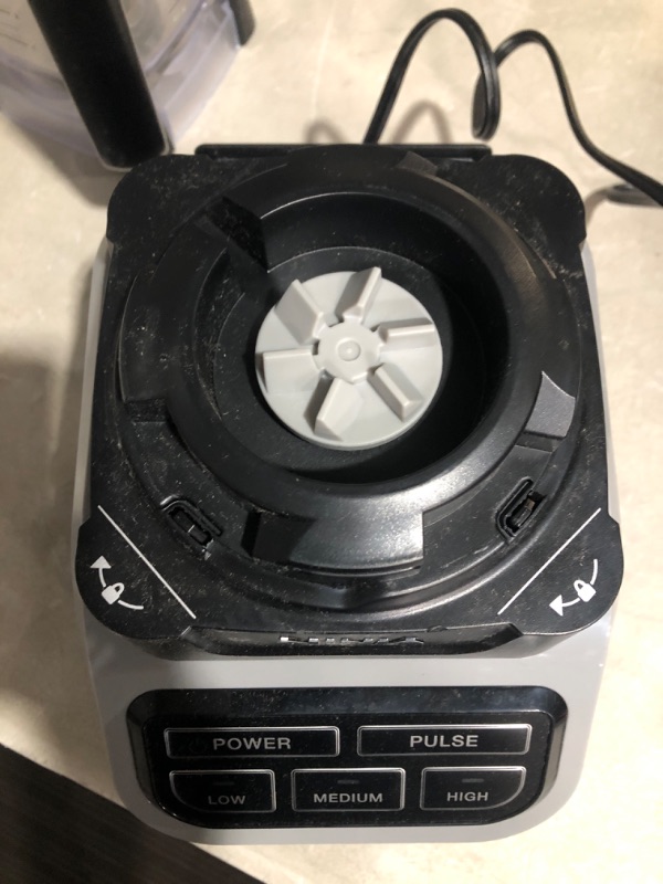 Photo 1 of * sold for parts only * 
Ninja BL610 Professional 72 Oz Countertop Blender with 1000-Watt Base and Total Crushing Technology