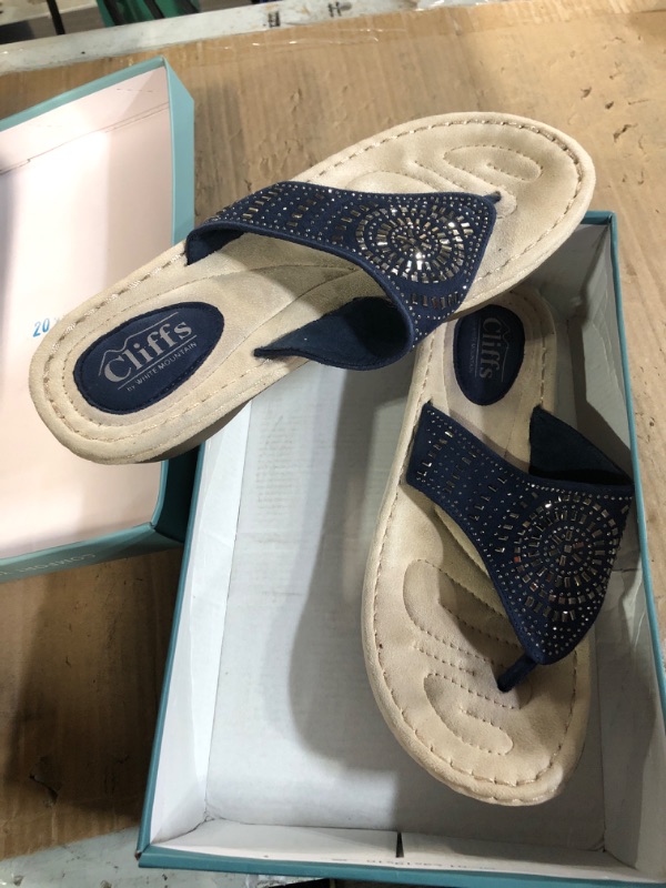 Photo 2 of CLIFFS by WHITE MOUNTAIN Womens Cienna Flip-Flop 9 Navy/Fabric
