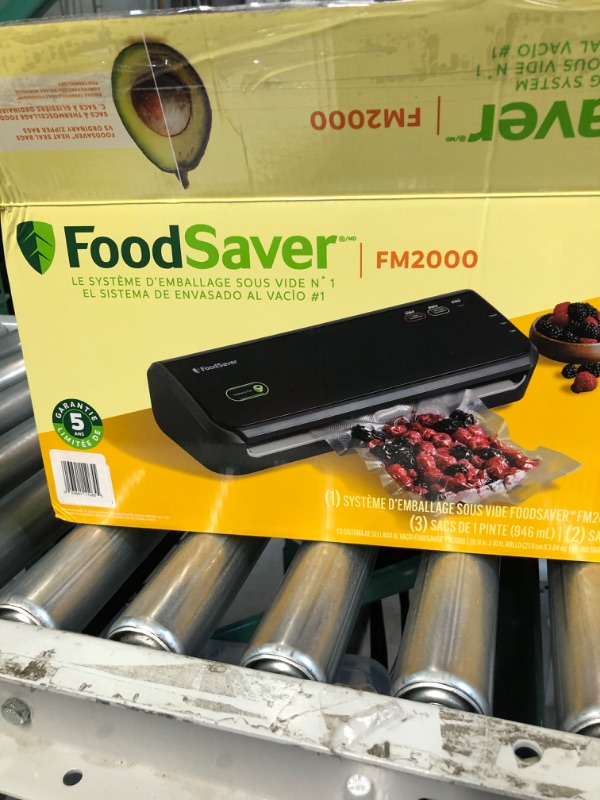 Photo 5 of * not functional * sold for parts * repair *
Foodsaver FM2000 Vacuum Sealer System with Starter Bags & Rolls, Black