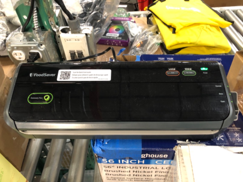 Photo 1 of * not functional * sold for parts * repair *
Foodsaver FM2000 Vacuum Sealer System with Starter Bags & Rolls, Black