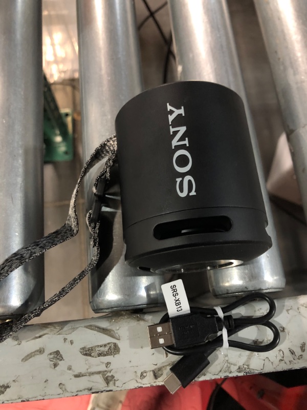 Photo 2 of UNTESTED - Sony EXTRA BASS Wireless Bluetooth Portable Lightweight Compact Travel Speaker