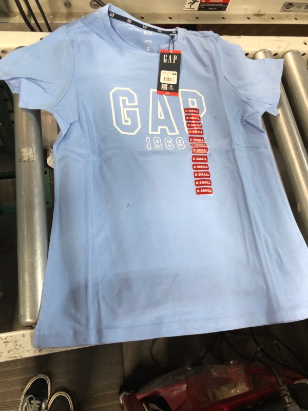 Photo 3 of GAP Ladies Graphic Logo Crew Neck Short Sleeve Tee - SIZE: XS